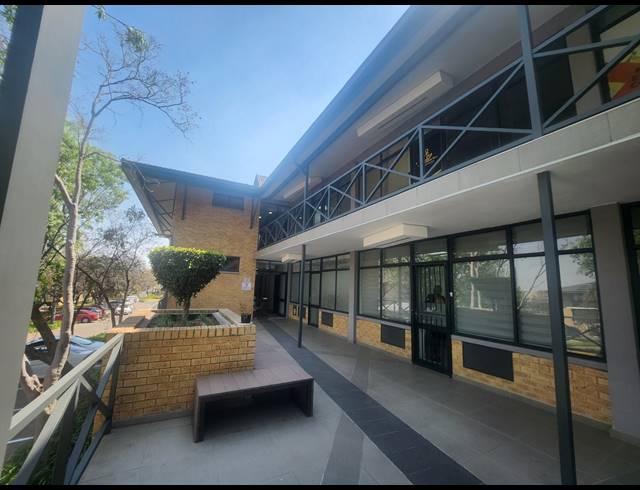 72M² OFFICE TO LET IN VORNA VALLEY